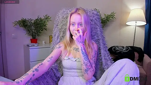 Snapshot of MalenaErnman chatting on 01/25/25, 10:40 MalenaErnman online show from 01/25/25, 10:40