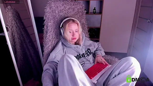 Snapshot of MalenaErnman chatting on 01/26/25, 01:36 MalenaErnman online show from 01/26/25, 01:36