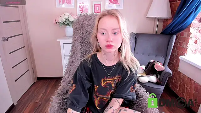 Snapshot of MalenaErnman chatting on 02/20/25, 10:16 MalenaErnman online show from 02/20/25, 10:16