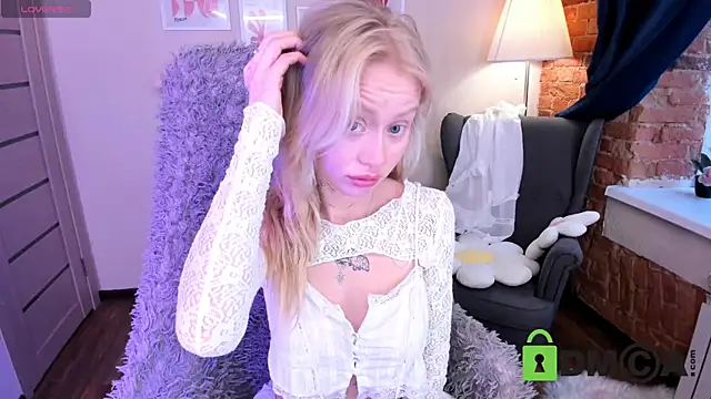 Snapshot of MalenaErnman chatting on 02/28/25, 01:36 MalenaErnman online show from 02/28/25, 01:36