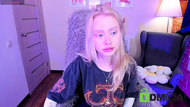 Snapshot of MalenaErnman chatting on 03/01/25, 10:24 MalenaErnman online show from 03/01/25, 10:24