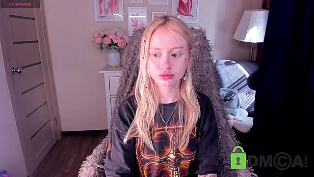 Snapshot of MalenaErnman chatting on 03/22/25, 11:00 MalenaErnman online show from 03/22/25, 11:00