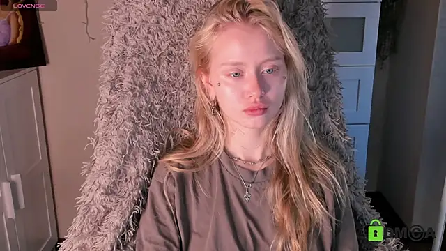 Snapshot of MalenaErnman chatting on 10/09/25, 10:35 MalenaErnman online show from 10/09/25, 10:35