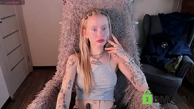 Snapshot of MalenaErnman chatting on 05/24/26, 10:53 MalenaErnman online show from 05/24/26, 10:53