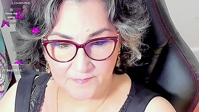 cataleya mom online show from 10/13/25, 03:39