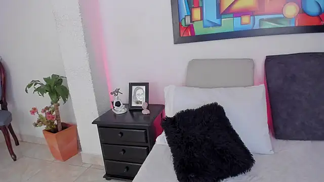 Jessica Herrera  online show from 11/18/25, 10:47