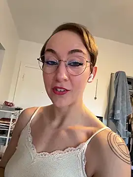 Snapshot of ketarisenup chatting on 02/16/25, 10:54 ketarisenup online show from 02/16/25, 10:54