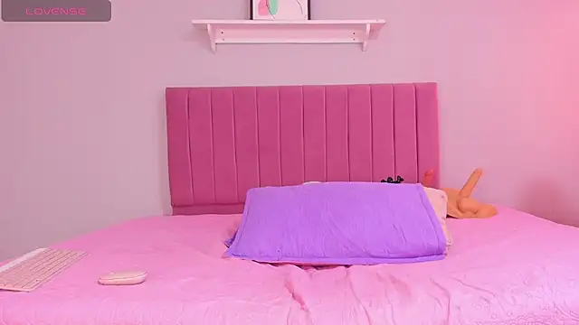 alexa pariss online show from 11/24/25, 02:28