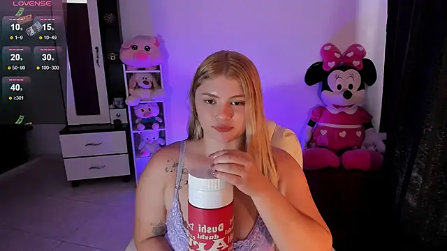 Snapshot of chloejones__ chatting on 02/21/25, 03:32 chloejones online show from 02/21/25, 03:32