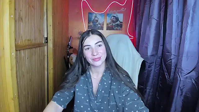 Snapshot of Fiery_Brunette_ chatting on 12/24/24, 05:55 Fiery Brunette online show from 12/24/24, 05:55