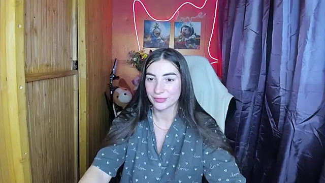 Snapshot of Fiery_Brunette_ chatting on 12/25/24, 06:30 Fiery Brunette online show from 12/25/24, 06:30