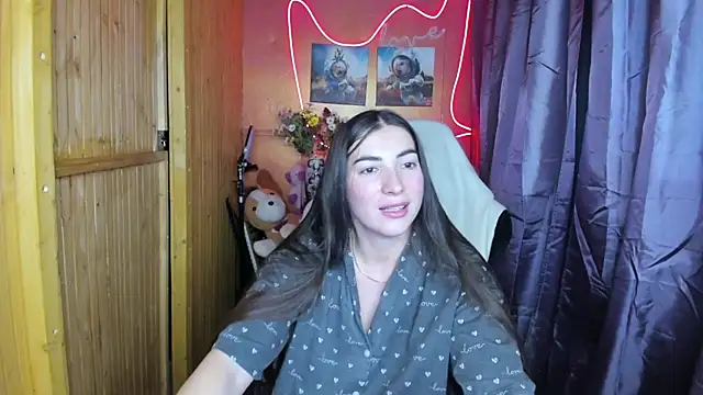 Snapshot of Fiery_Brunette_ chatting on 12/26/24, 11:54 Fiery Brunette online show from 12/26/24, 11:54