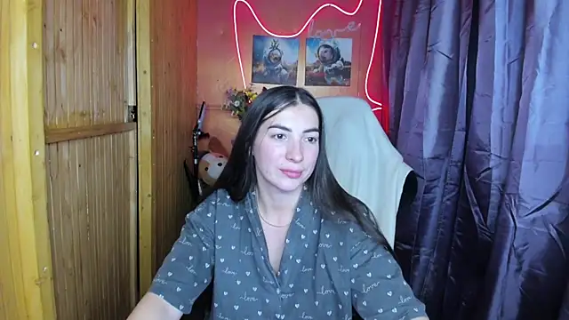 Snapshot of Fiery_Brunette_ chatting on 12/26/24, 06:01 Fiery Brunette online show from 12/26/24, 06:01