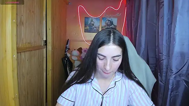 Snapshot of Fiery_Brunette_ chatting on 02/18/25, 12:49 Fiery Brunette online show from 02/18/25, 12:49