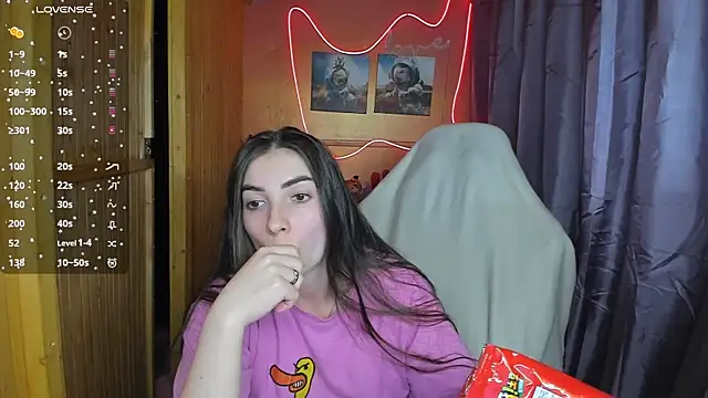 Snapshot of Fiery_Brunette_ chatting on 02/24/25, 03:42 Fiery Brunette online show from 02/24/25, 03:42