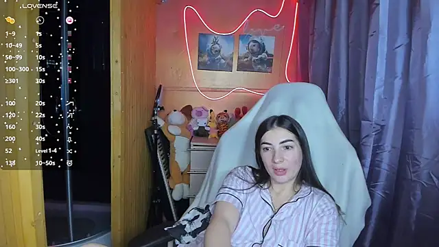 Snapshot of Fiery_Brunette_ chatting on 02/28/25, 04:43 Fiery Brunette online show from 02/28/25, 04:43