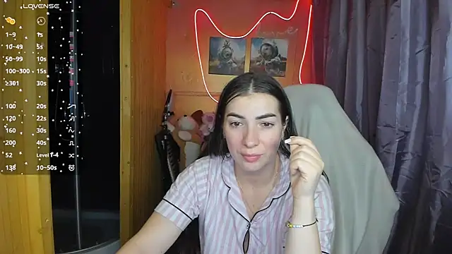 Snapshot of Fiery_Brunette_ chatting on 03/03/25, 04:14 Fiery Brunette online show from 03/03/25, 04:14