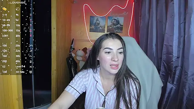 Snapshot of Fiery_Brunette_ chatting on 03/03/25, 11:44 Fiery Brunette online show from 03/03/25, 11:44