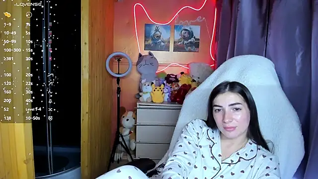 Snapshot of Fiery_Brunette_ chatting on 09/21/25, 11:12 Fiery Brunette online show from 09/21/25, 11:12