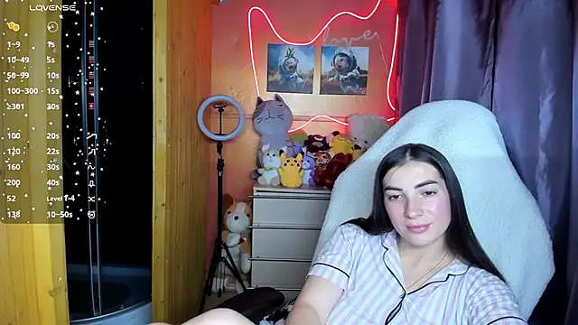 Snapshot of Fiery_Brunette_ chatting on 09/23/25, 03:15 Fiery Brunette online show from 09/23/25, 03:15