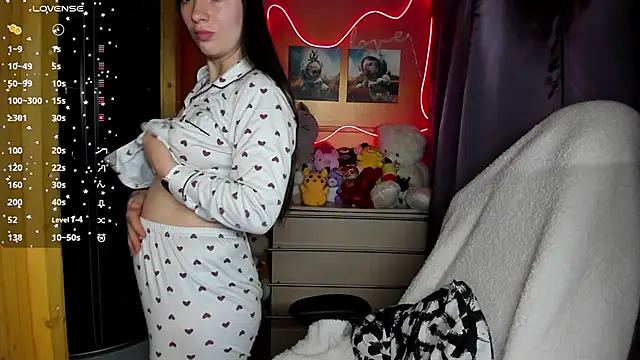 Snapshot of Fiery_Brunette_ chatting on 09/25/25, 03:32 Fiery Brunette online show from 09/25/25, 03:32