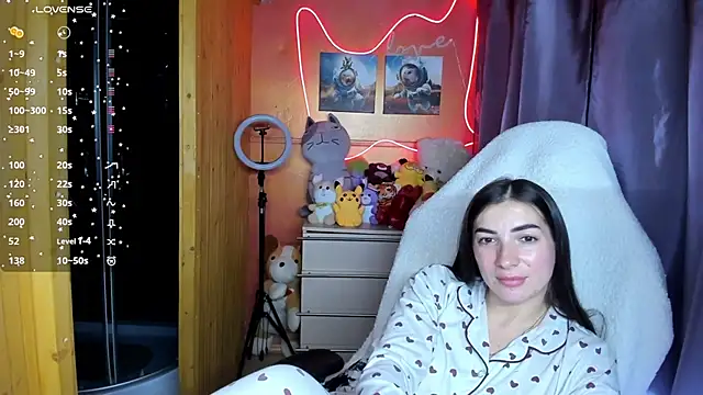 Snapshot of Fiery_Brunette_ chatting on 09/30/25, 07:13 Fiery Brunette online show from 09/30/25, 07:13