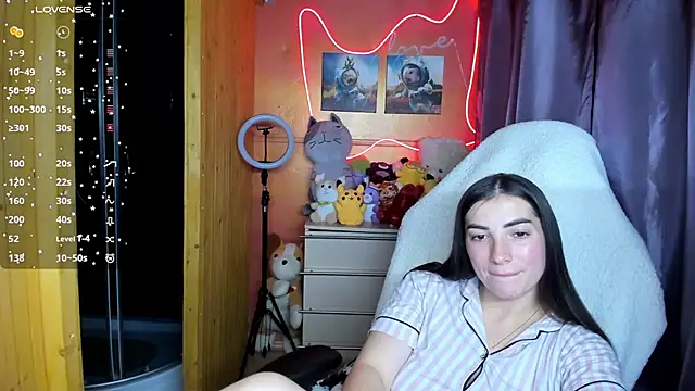 Snapshot of Fiery_Brunette_ chatting on 10/03/25, 04:15 Fiery Brunette online show from 10/03/25, 04:15