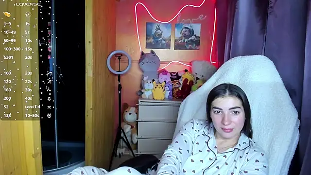 Snapshot of Fiery_Brunette_ chatting on 10/10/25, 05:50 Fiery Brunette online show from 10/10/25, 05:50