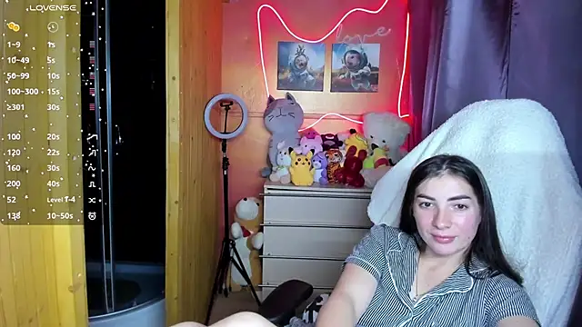 Snapshot of Fiery_Brunette_ chatting on 10/13/25, 05:57 Fiery Brunette online show from 10/13/25, 05:57