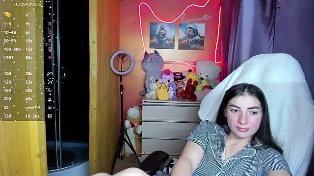 Snapshot of Fiery_Brunette_ chatting on 10/14/25, 08:37 Fiery Brunette online show from 10/14/25, 08:37