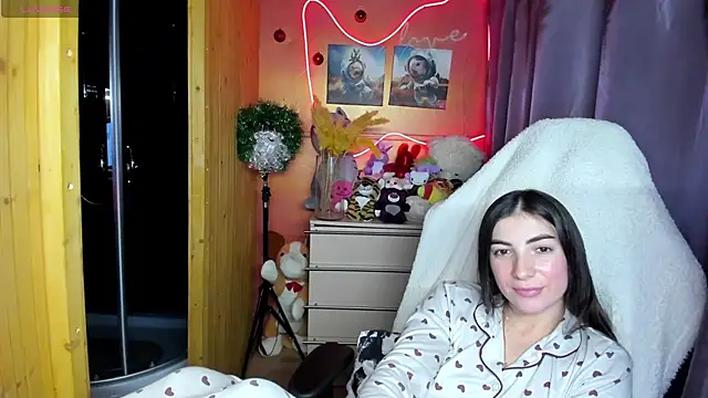 Fiery Brunette  online show from 12/19/25, 03:30