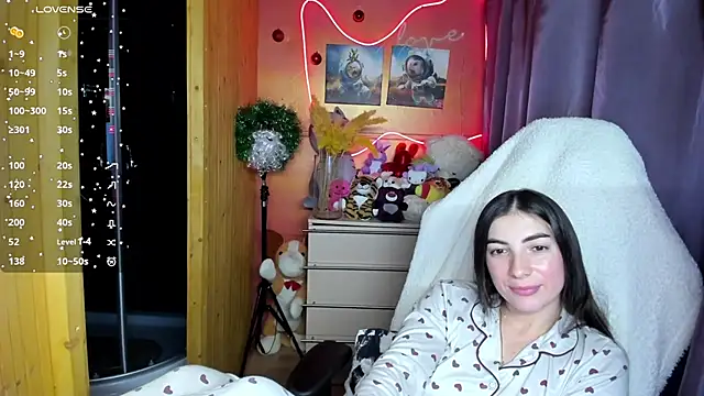 Fiery Brunette  online show from 12/21/25, 06:37