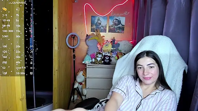 Fiery Brunette  online show from 03/15/26, 04:02