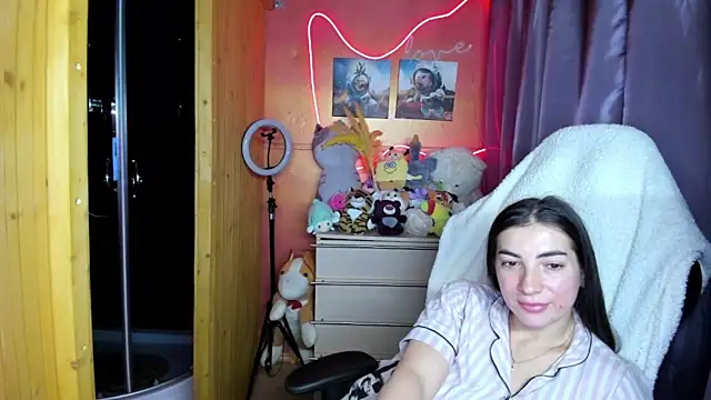 Fiery Brunette  online show from 03/23/26, 05:50