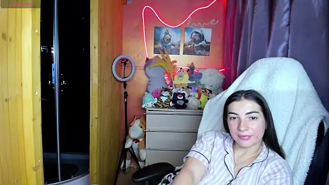 Fiery Brunette  online show from 03/31/26, 11:43