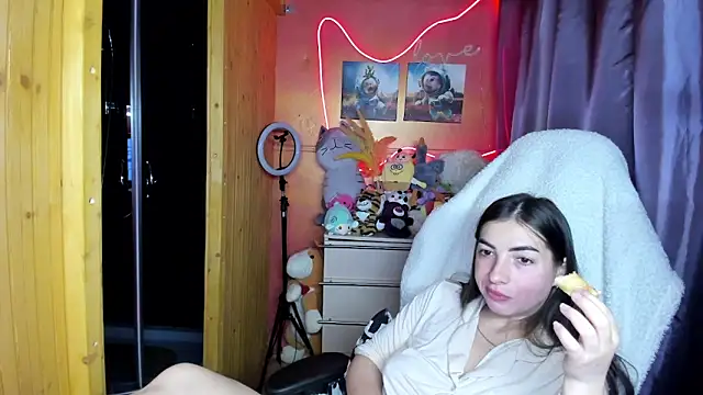 Snapshot of Fiery_Brunette_ chatting on 04/25/26, 04:59 Fiery Brunette online show from 04/25/26, 04:59