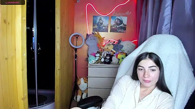 Snapshot of Fiery_Brunette_ chatting on 05/18/26, 06:36 Fiery Brunette online show from 05/18/26, 06:36