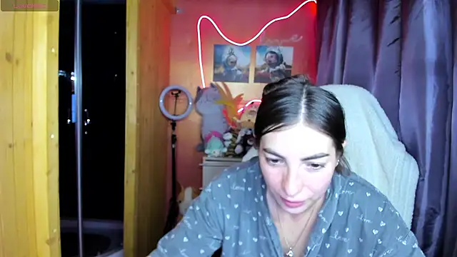 Fiery Brunette  online show from 06/25/26, 05:12
