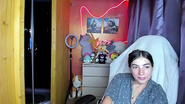 Fiery Brunette  online show from 06/26/26, 07:13