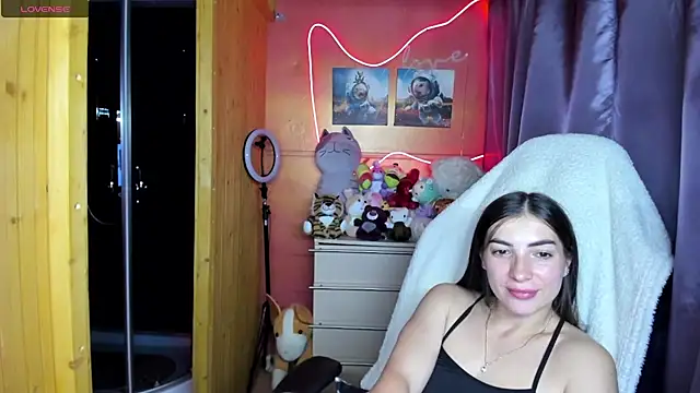Fiery Brunette  online show from 07/18/26, 03:54