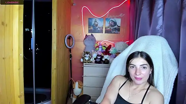 Fiery Brunette  online show from 07/19/26, 03:43