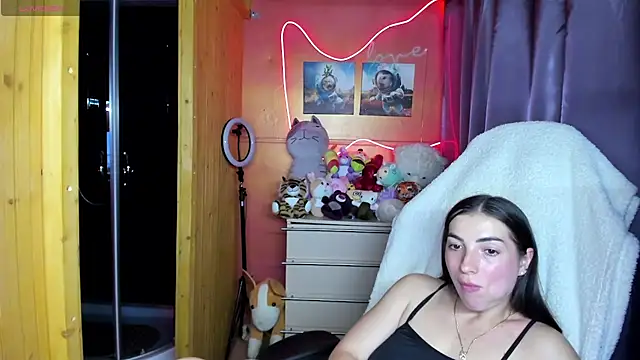 Fiery Brunette  online show from 07/20/26, 08:28