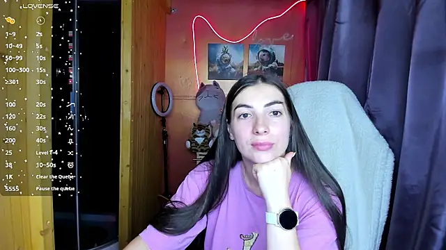 Fiery Brunette  online show from 07/23/26, 03:26