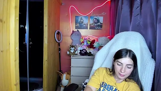 Fiery Brunette  online show from 07/26/26, 06:54