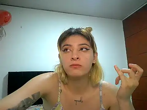 Mia foster1 online show from 05/27/26, 01:57