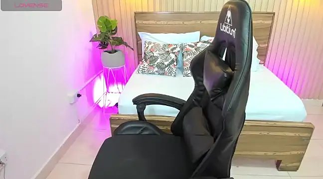 ayla13  online show from 03/20/25, 10:07