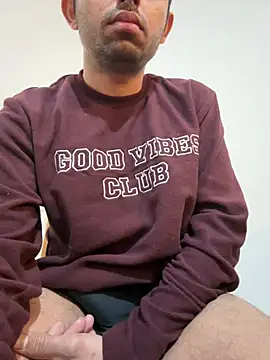 Snapshot of rhuh3991 chatting on 12/15/24, 04:51 rhuh3991 online show from 12/15/24, 04:51