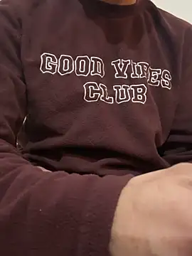 Snapshot of rhuh3991 chatting on 01/12/25, 05:34 rhuh3991 online show from 01/12/25, 05:34