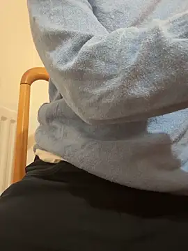 Snapshot of rhuh3991 chatting on 02/23/25, 10:28 rhuh3991 online show from 02/23/25, 10:28