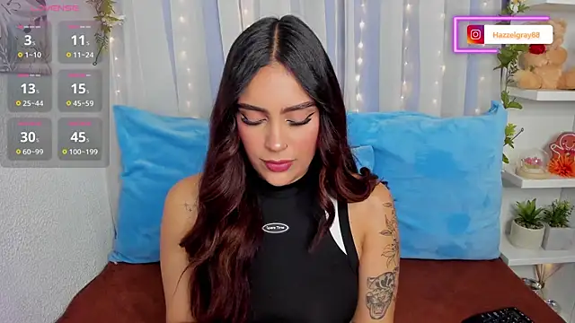 HazzelGray online show from 10/11/25, 03:32